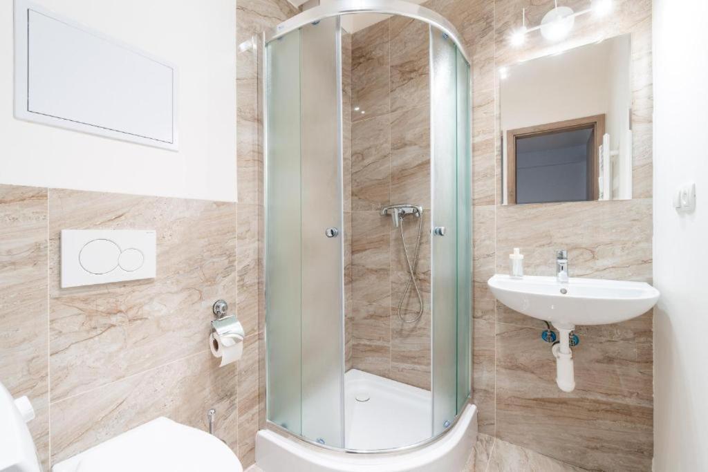 Brand New #71 With Free Secure Parking In The Center Apartment Prag
